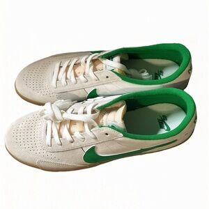 Nike White and Green Sneakers